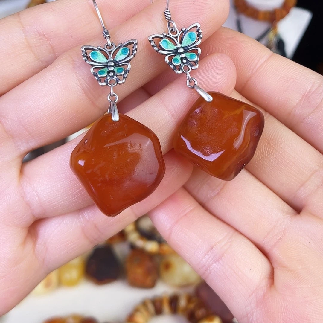 琥珀珠宝奇石未镶嵌。