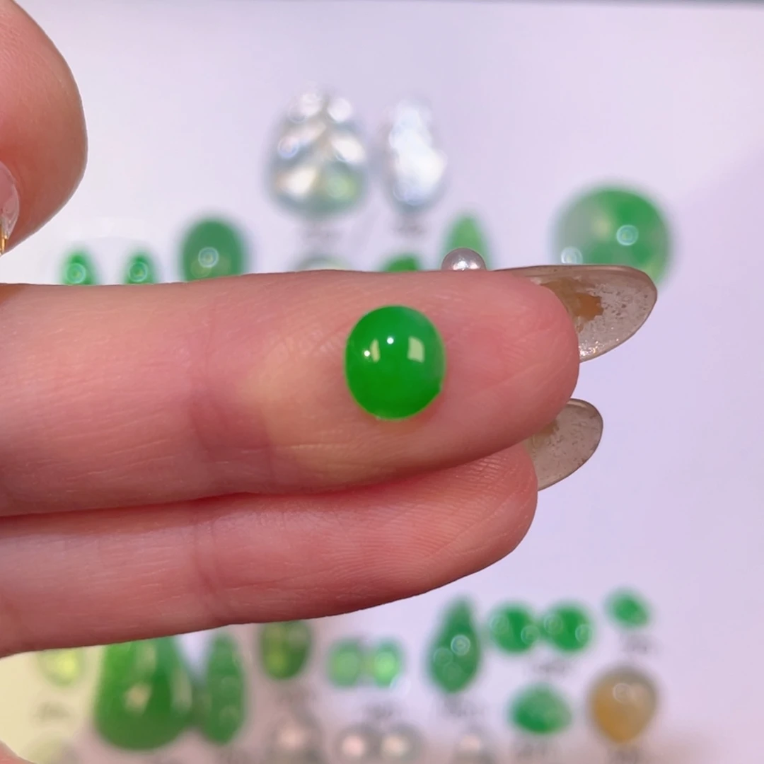 翡翠未镶嵌颈饰裸石