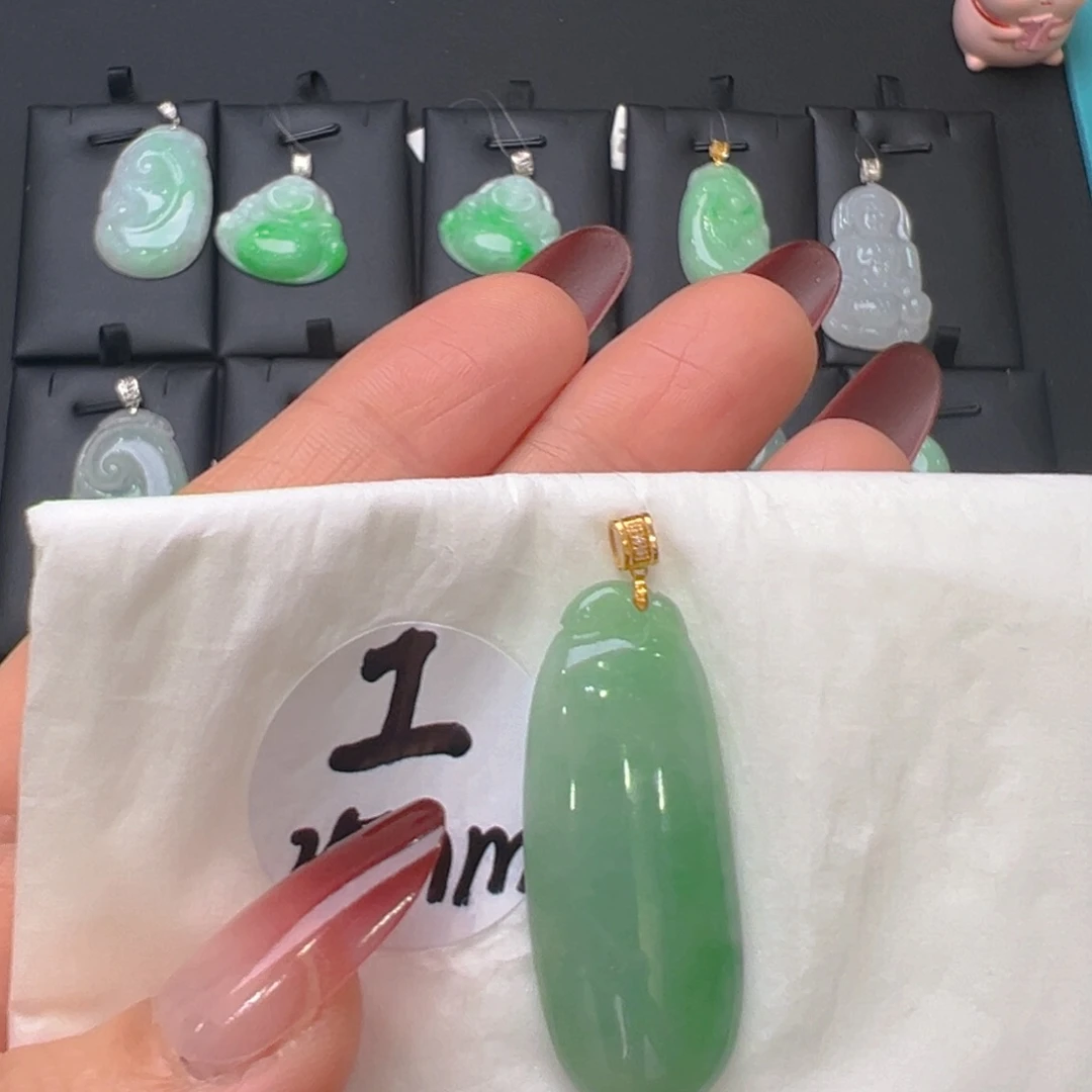 翡翠18K金镶嵌颈饰