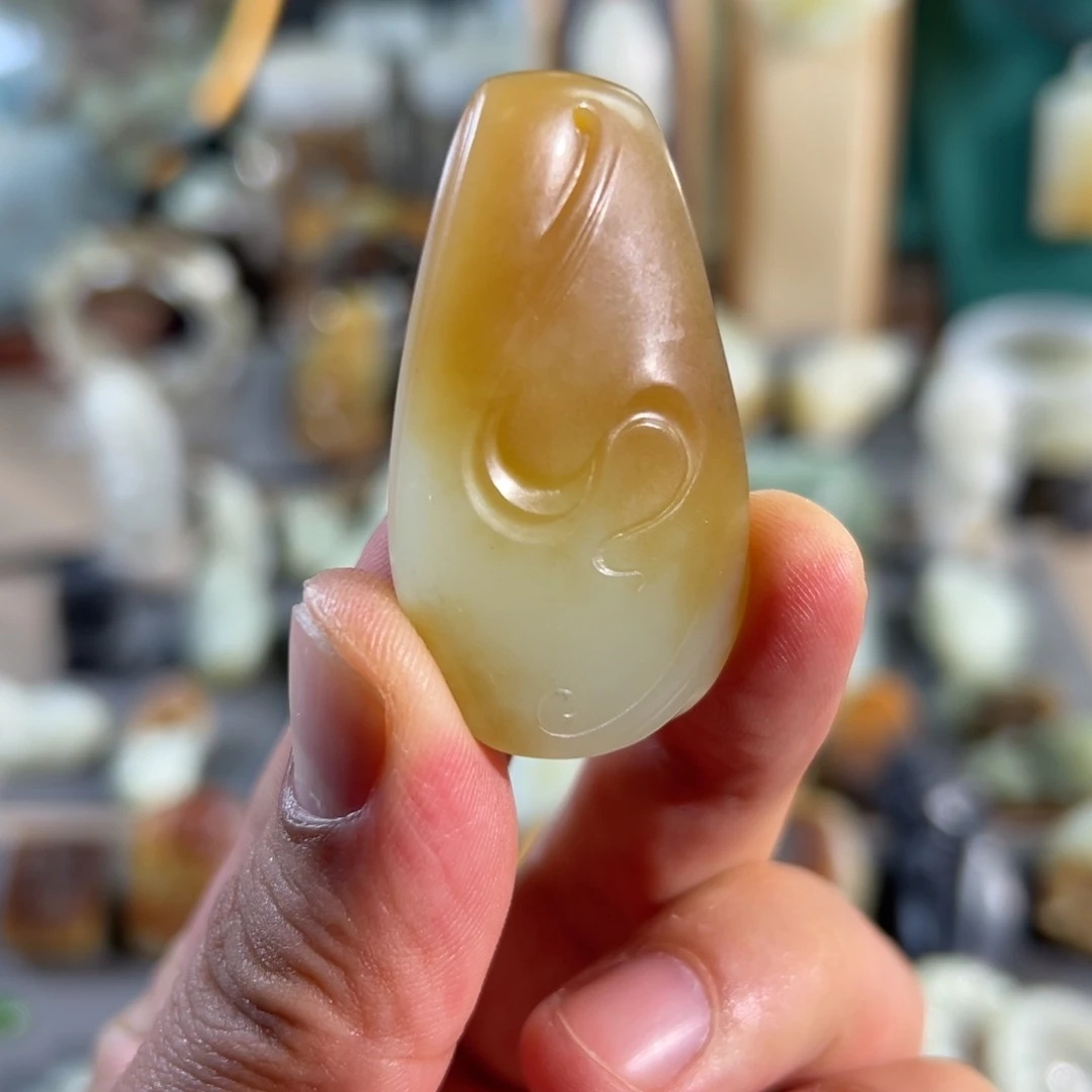 和田玉未镶嵌颈饰且未料