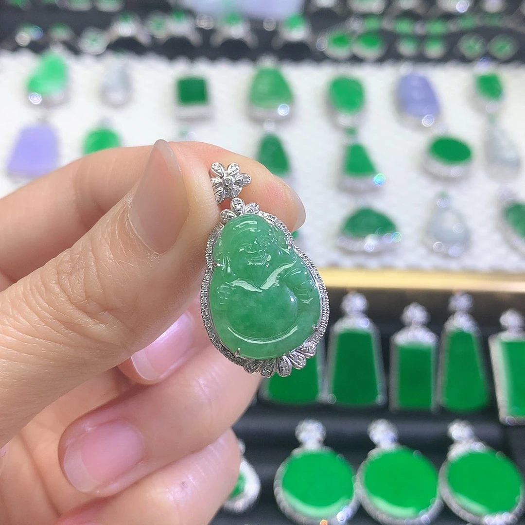 颈饰18K金镶嵌翡翠吊坠