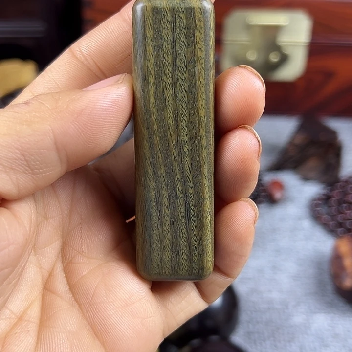 维腊木（绿檀）手把件