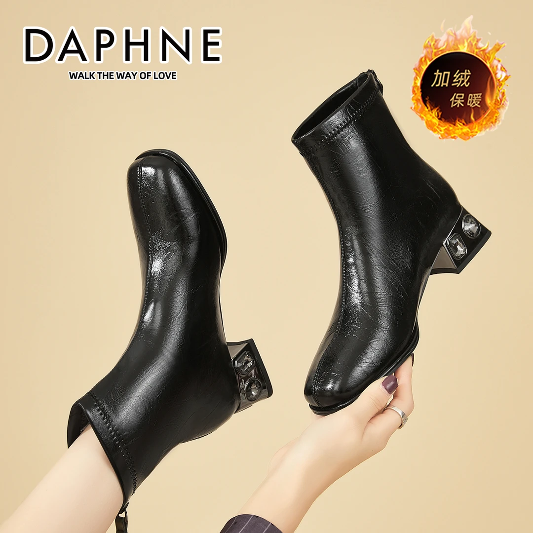 达芙妮玛瑙黑镶钻瘦瘦小皮靴2025冬季保暖加绒粗跟英伦风切尔西靴