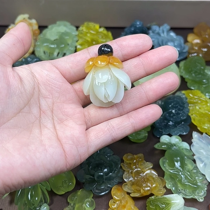 蛇纹石玉未镶嵌颈饰阿****?