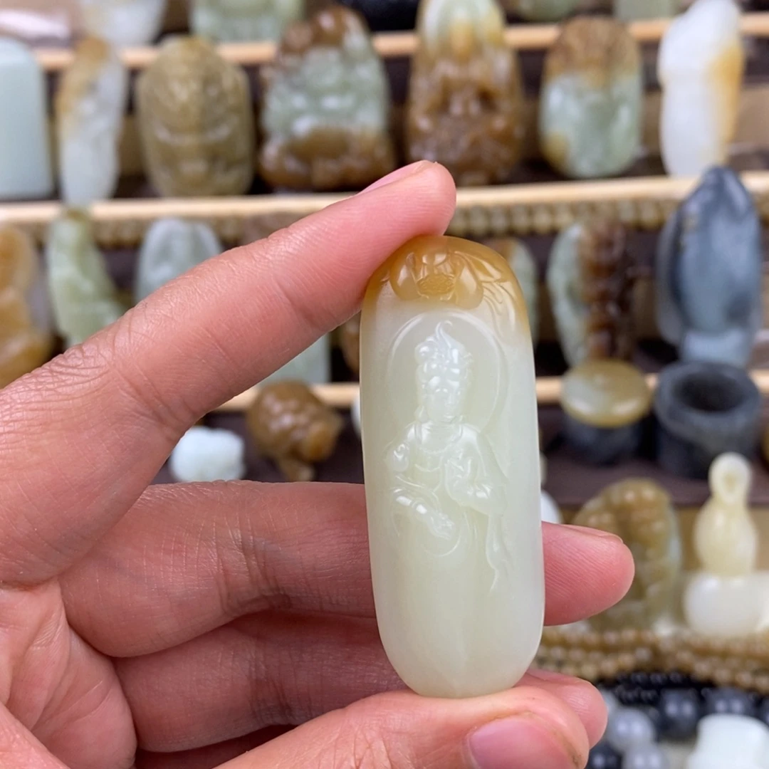 老***宗和田玉未镶嵌颈饰