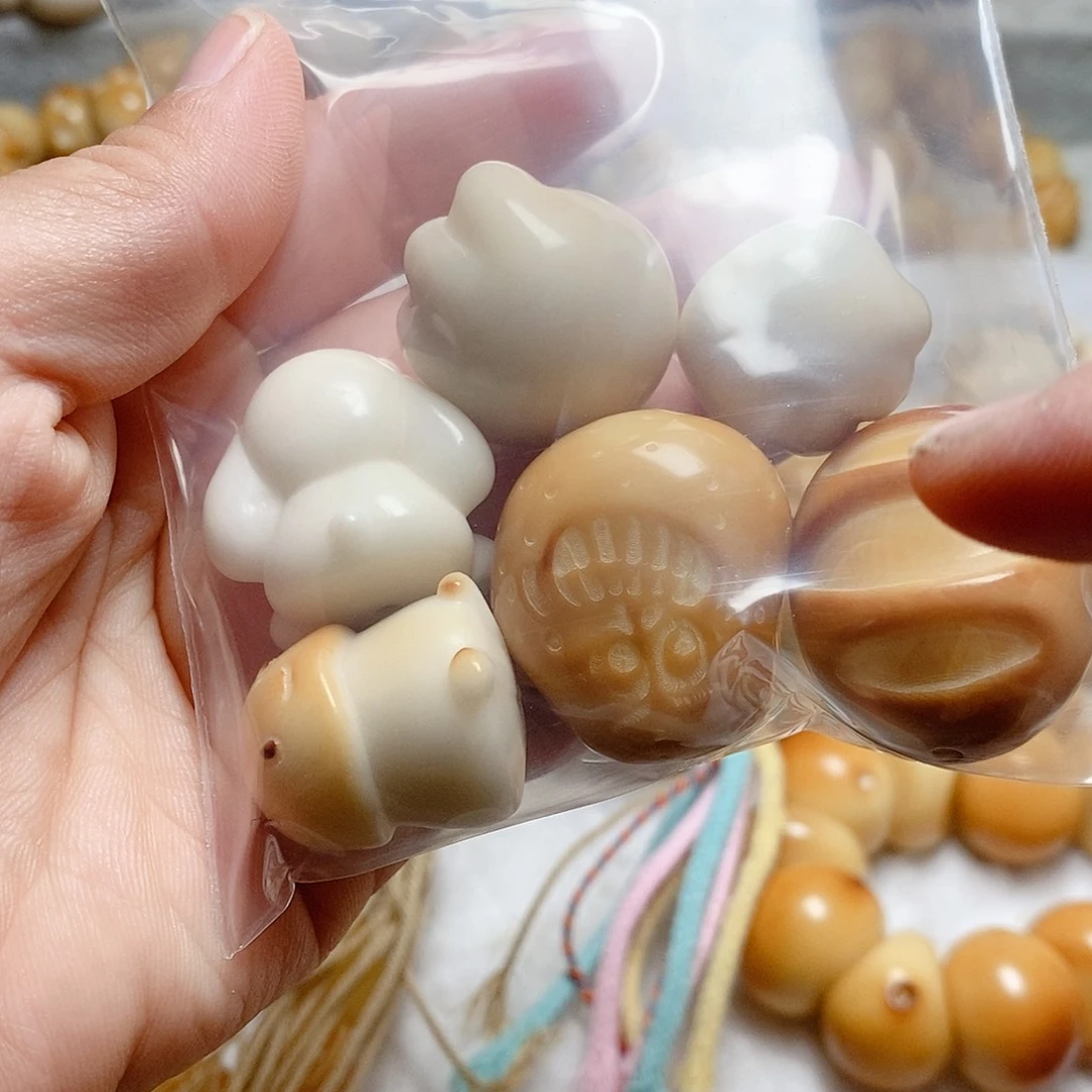 在****吊坠菩提根/象牙果全品四颗