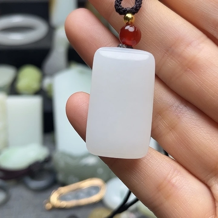 颈饰未镶嵌和田玉（白玉）