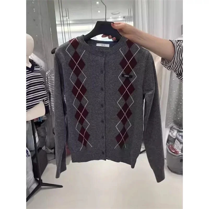 【粉风】东大门.ARTE冬季撞色菱格提花针织毛衣开衫