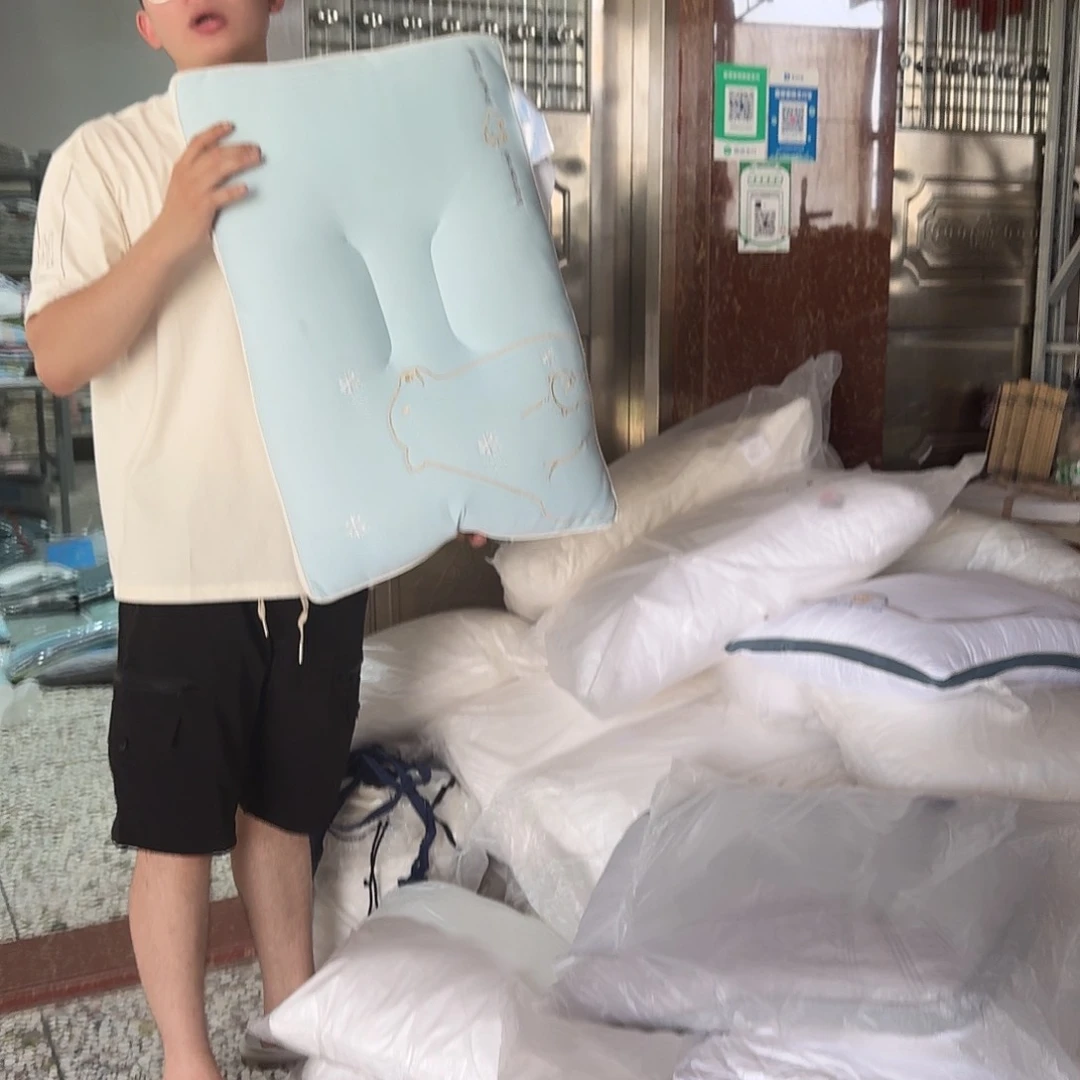 绵羊毛冰冰熊枕头拍下包邮