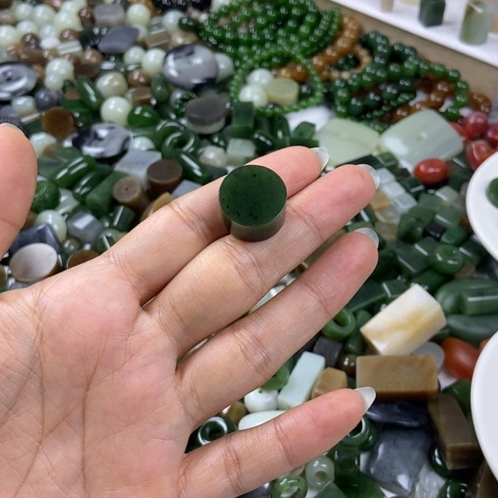 和田玉未镶嵌珠宝半成品黄*红