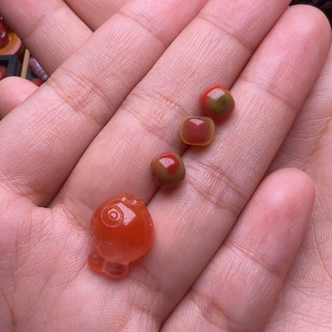 七***棠未镶嵌南红玛瑙珠宝奇石