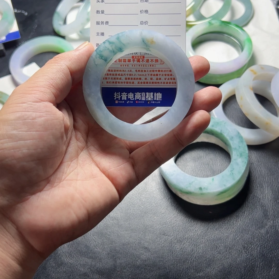 K***i未镶嵌天然翡翠手镯定制翡翠