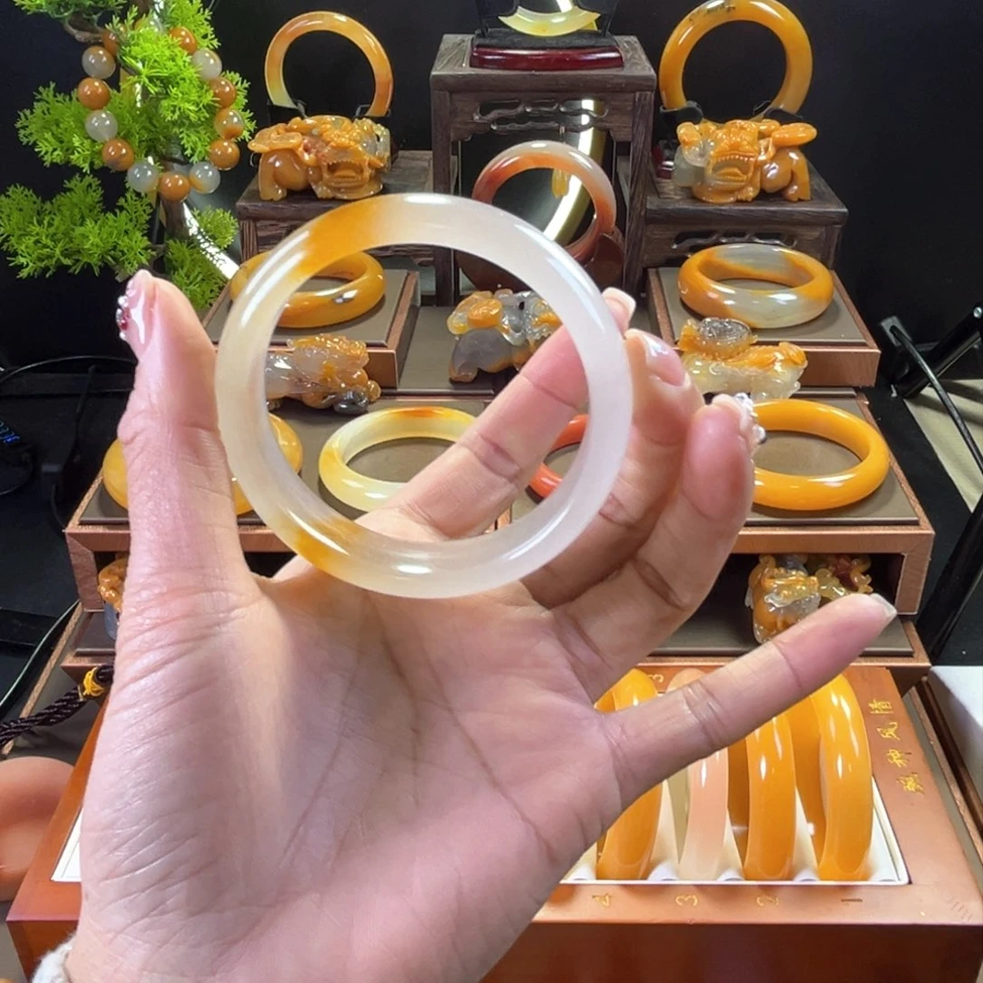 未镶嵌手镯石英质玉