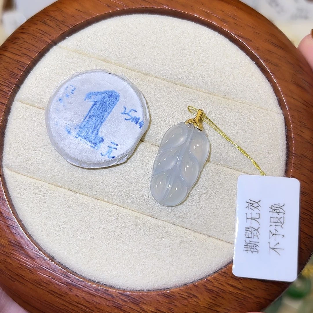 翡翠18K金镶嵌颈饰叶子