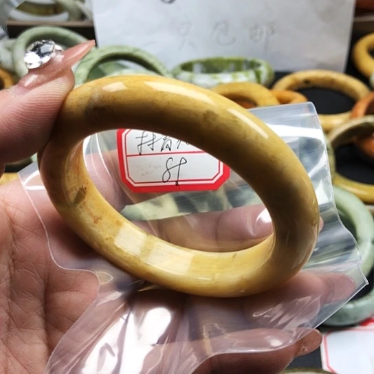 蛇纹石玉手镯未镶嵌林**白