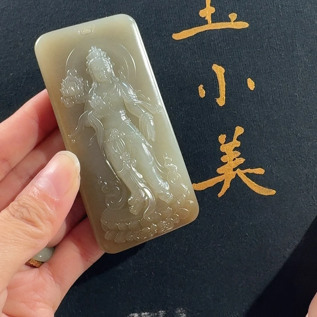 和田玉未镶嵌颈饰且末近矿
