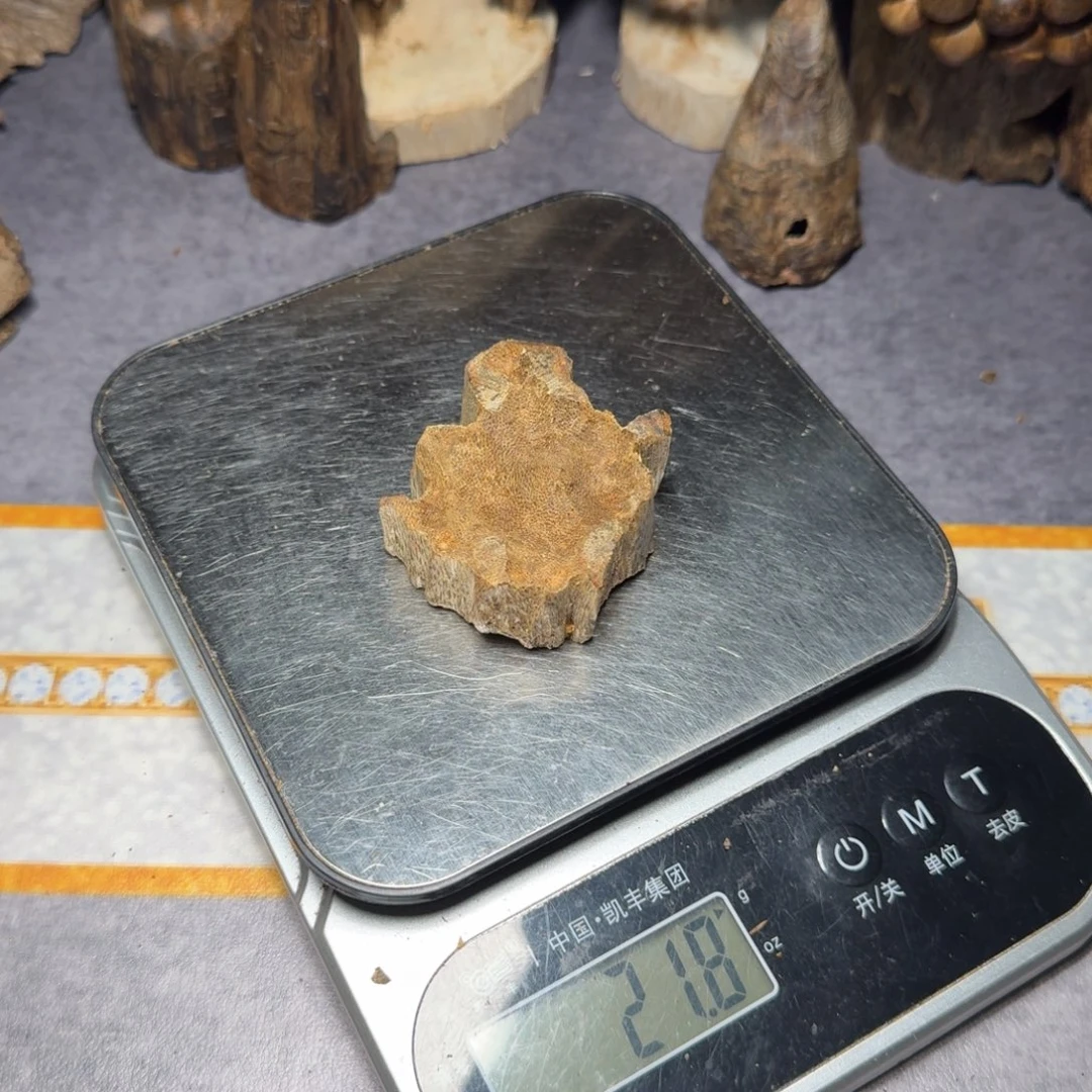 杨***生木陆河原材料21.8克