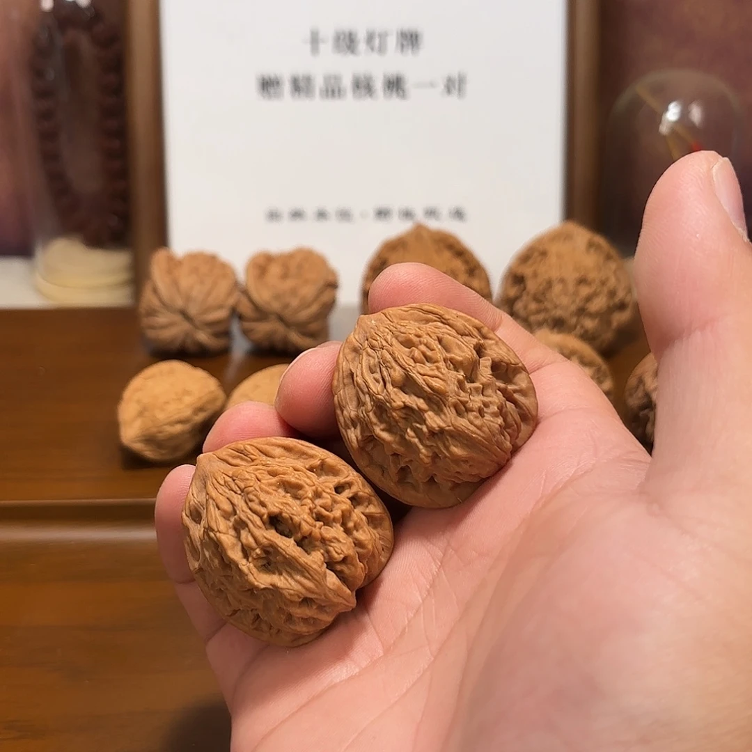 文玩核桃吊坠房山虎头