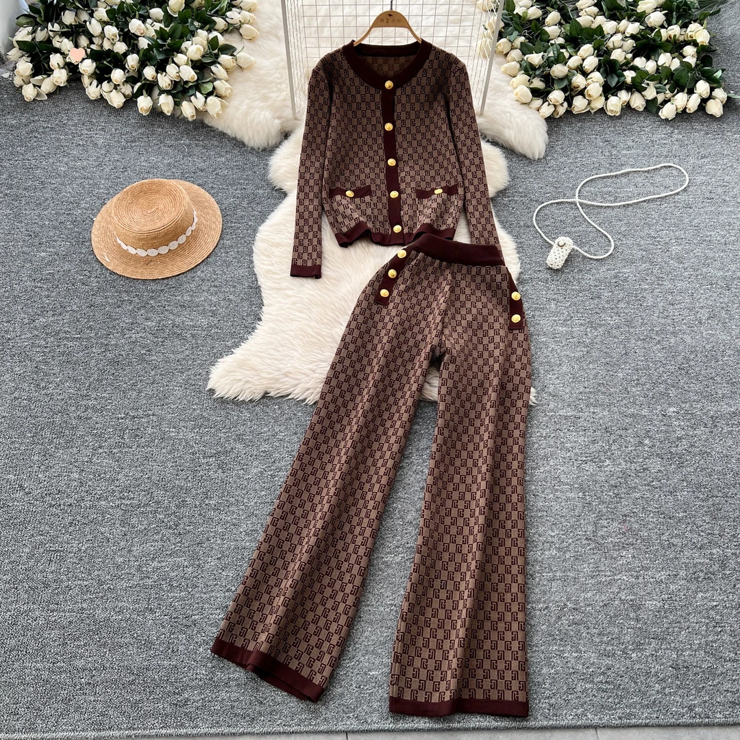 欧美洋气时髦印花金属扣圆领针织衫女长袖毛衣高腰阔腿裤秋冬套装