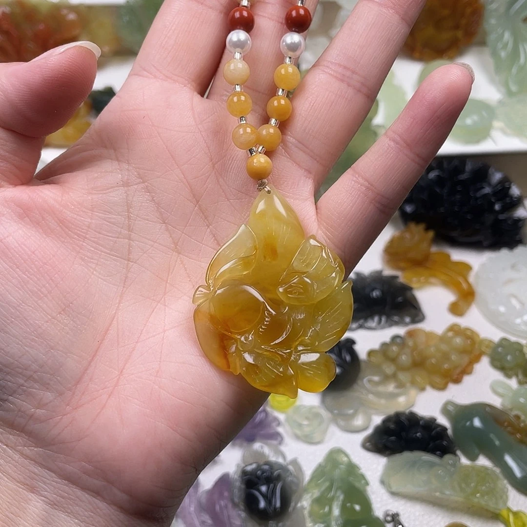 蛇纹石玉未镶嵌颈饰