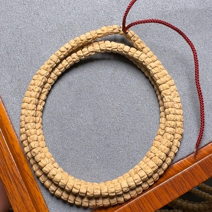 柏香籽/百香籽吊坠猪*