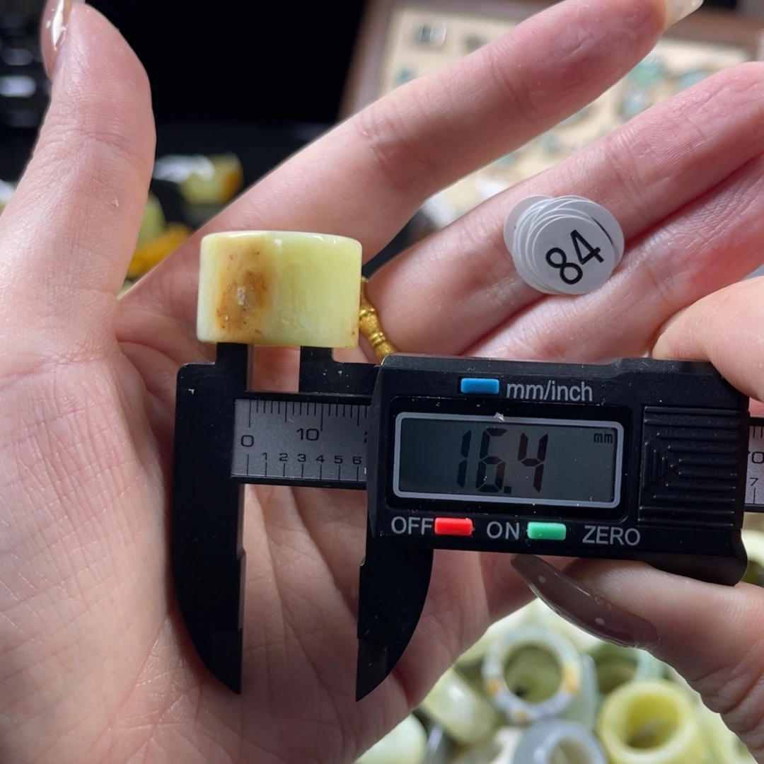 蛇纹石玉未镶嵌戒指