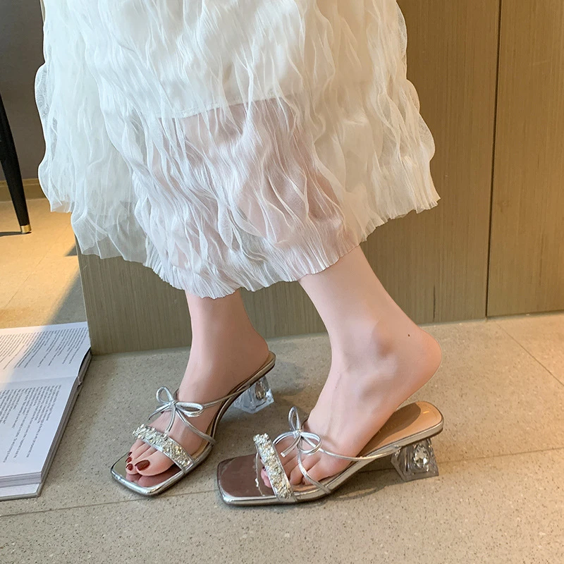 水钻女夏季蝴蝶结时尚气质粗跟高跟凉鞋加肥加宽大码女鞋仙女风