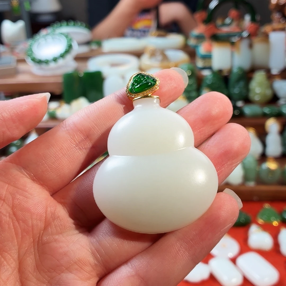江***岁和田玉18K金镶嵌吊坠(不含链)
