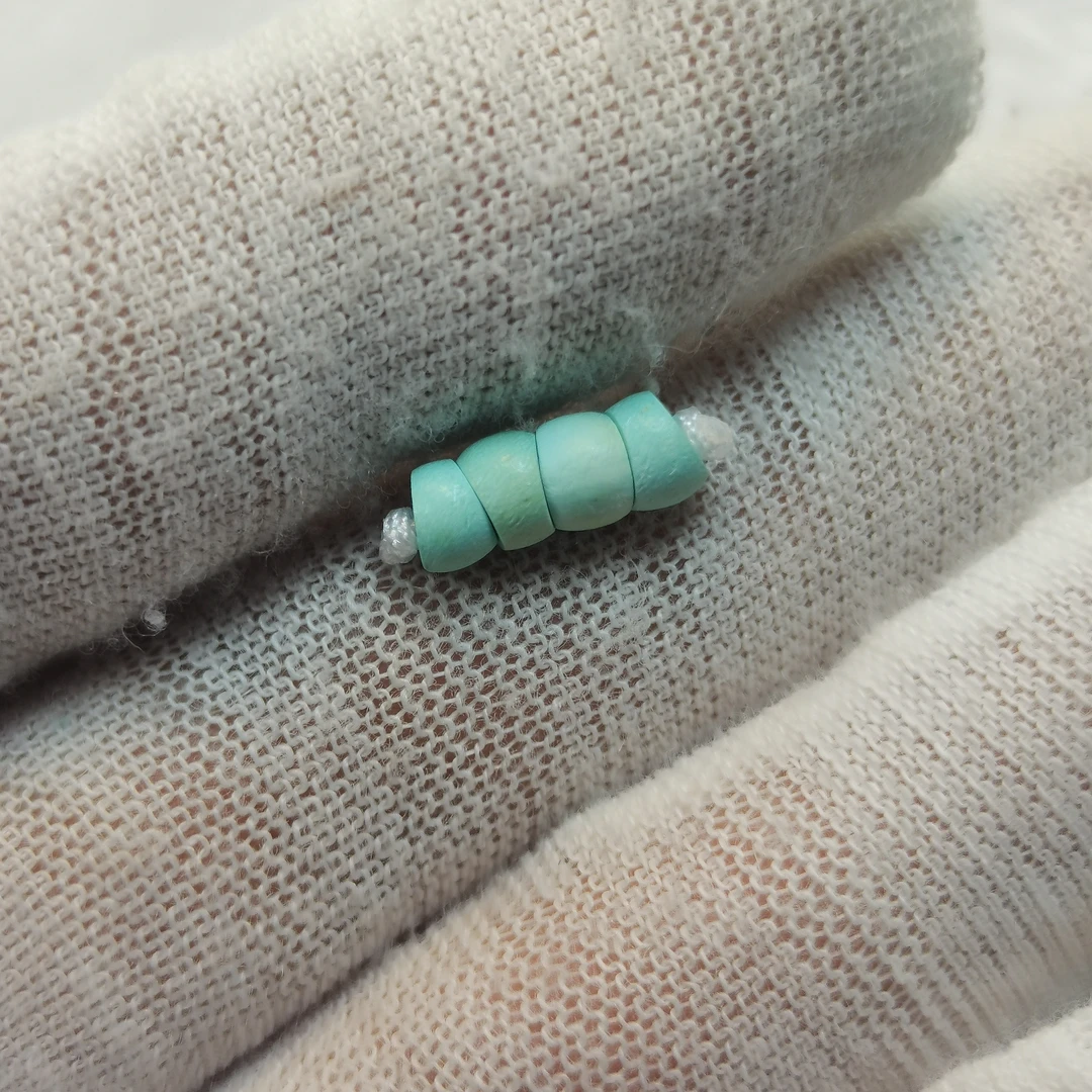 湖北原矿绿松石大肠珠一组，尺寸4.7左右，总克重0.44，武汉中地大