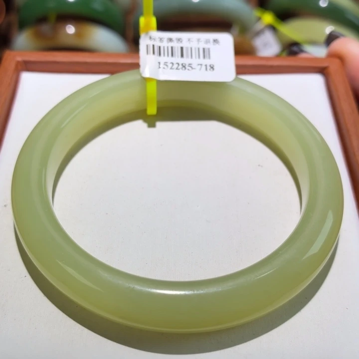 和田玉未镶嵌手镯 58 59