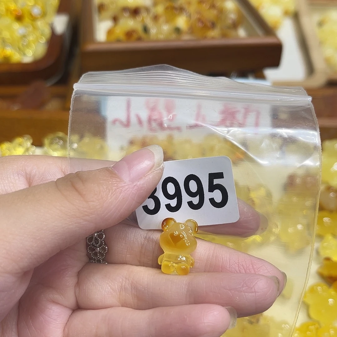 琥珀未镶嵌颈饰蜜蜡