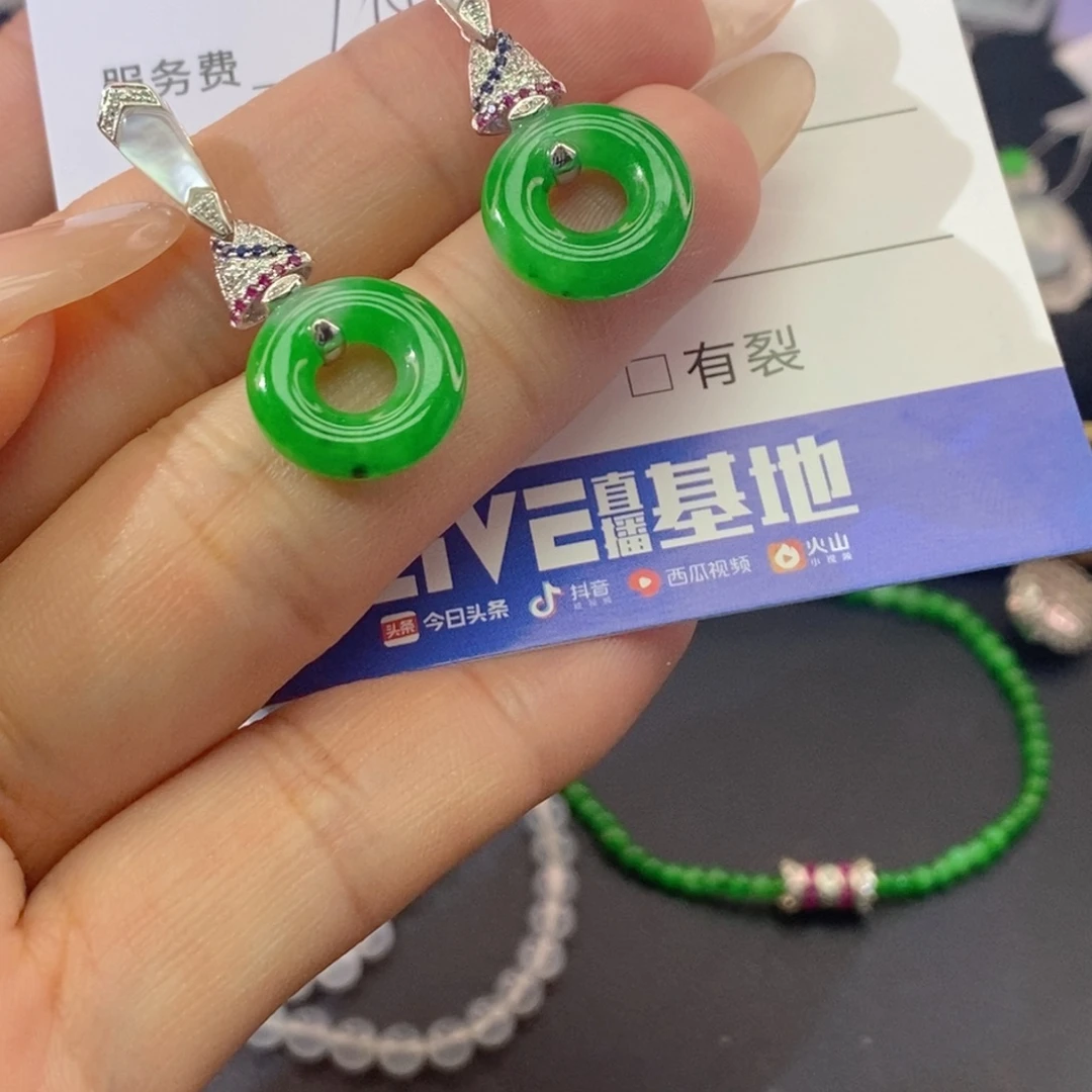 颈饰18K金镶嵌翡翠基地发货 假一赔三