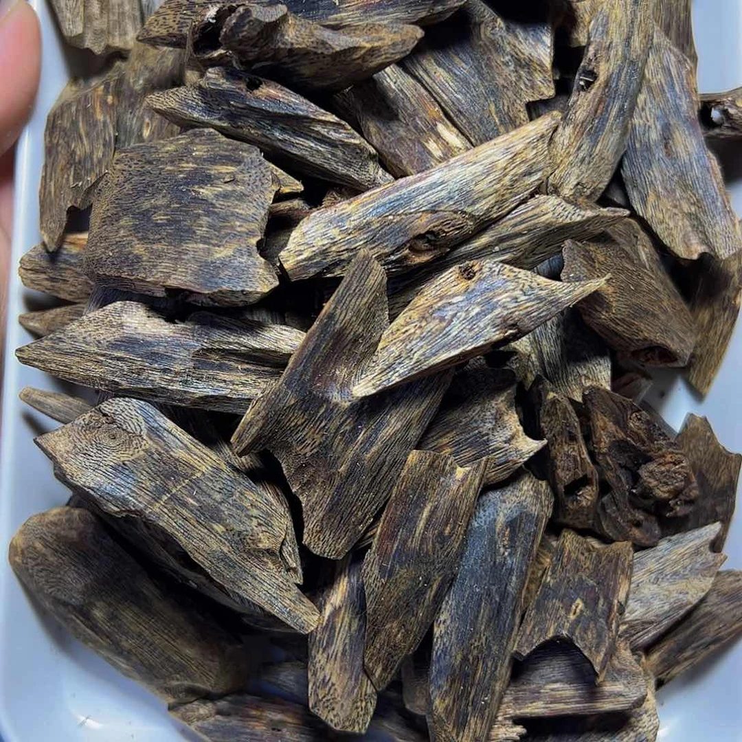 树脂制品精**期蓝宝石块料300克