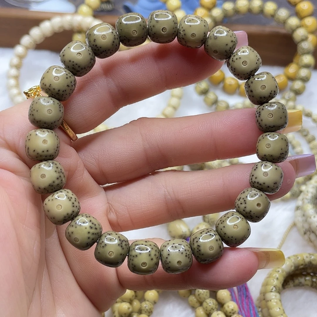 星月菩提吊坠石玉料满绿大眼睛卡10