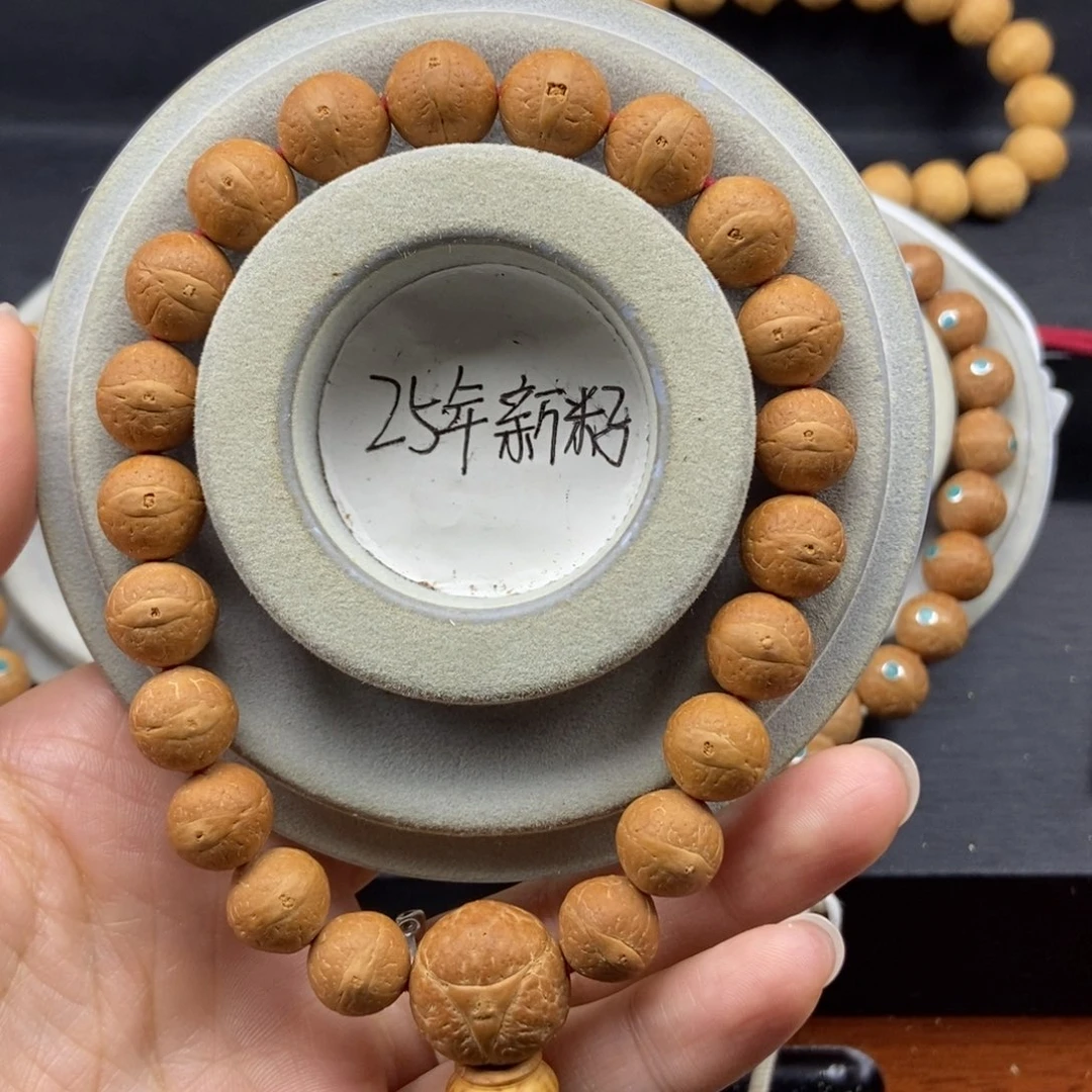 囿***懐手串凤眼菩提11➕素，25年籽