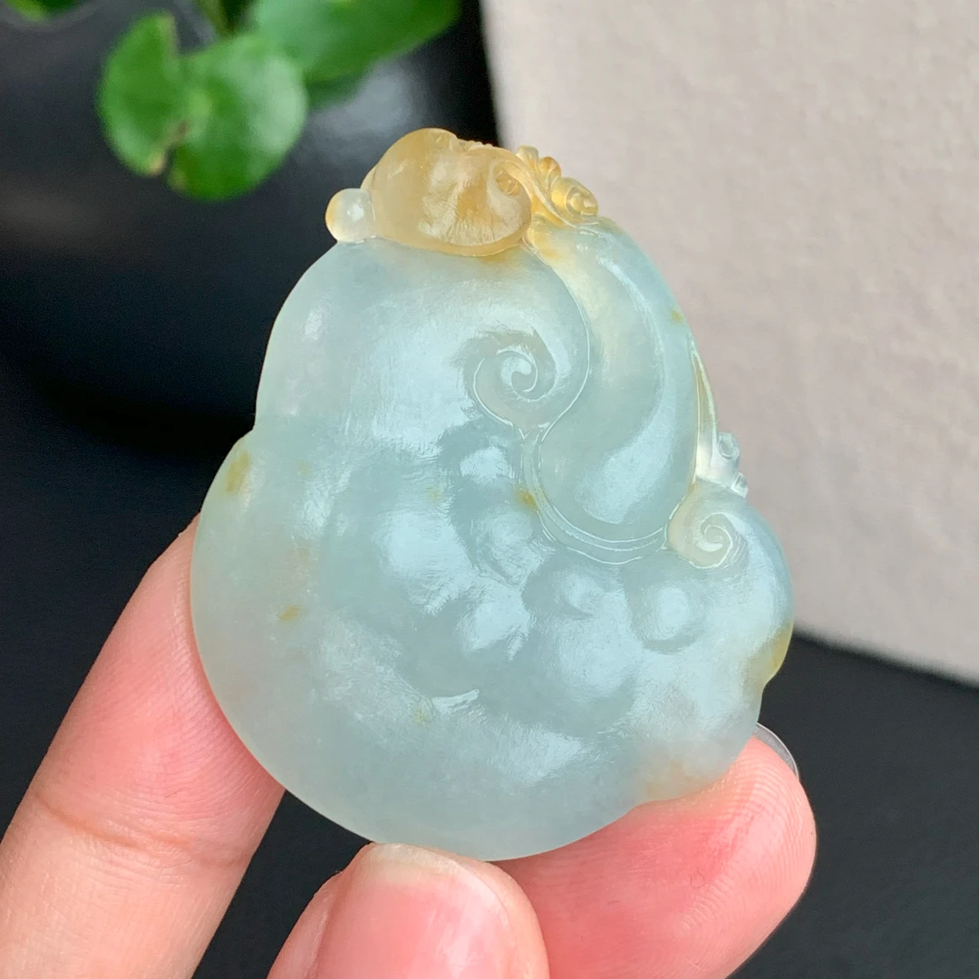 【自然光实拍】清澈 天然翡翠A货蓝底俏黄如意吊坠 定制毛货未抛光