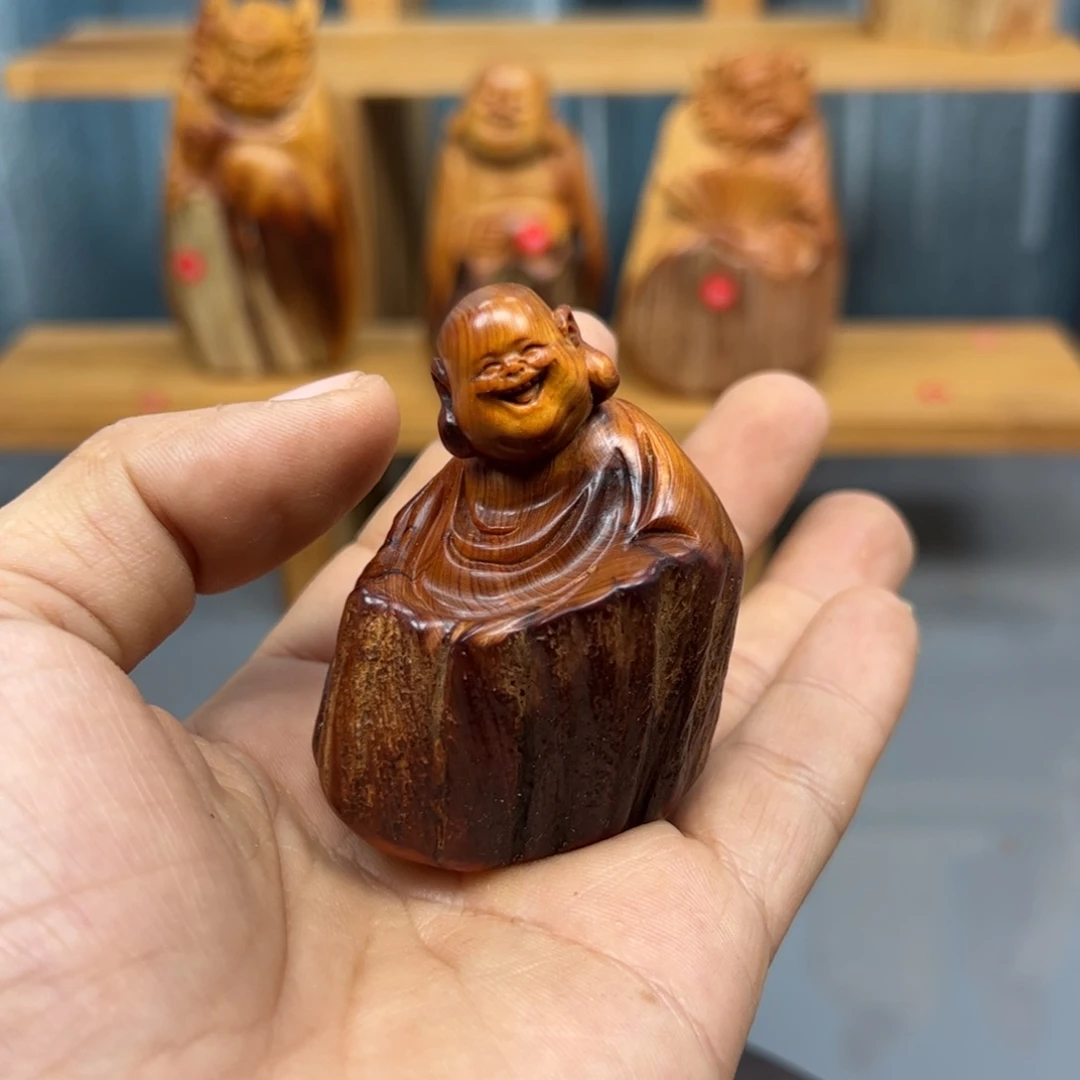 刘***洋木崖柏木摆件手把件