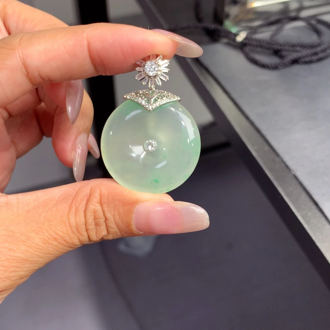 颈饰银S925镶嵌石英质玉（非洲翠）