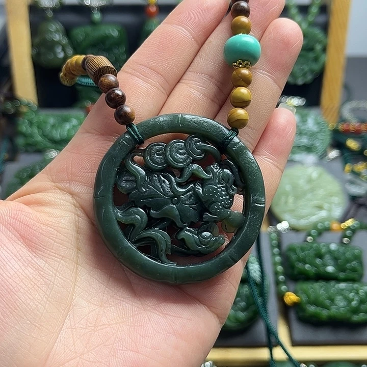 和田玉未镶嵌颈饰