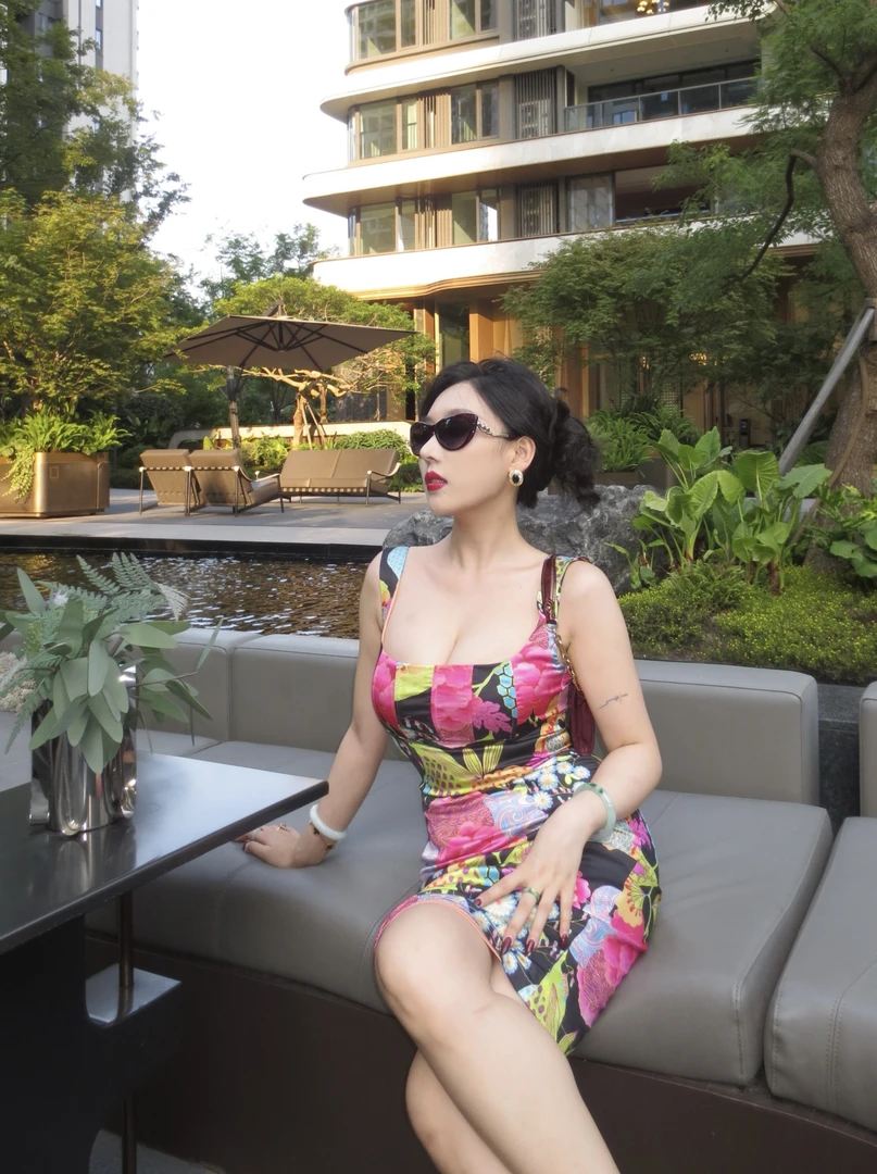 【会梓专属】半熟月亮Moon/艳光四射·东瀛缎面鱼骨方领吊带连衣裙