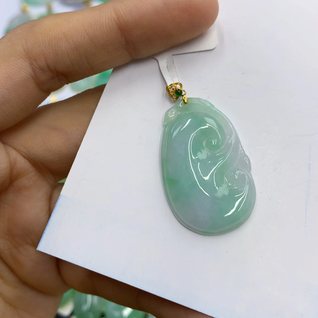 翡翠18K金镶嵌颈饰翡翠