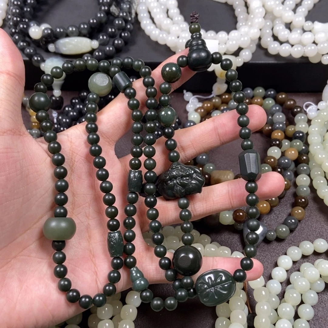 和田玉未镶嵌把件