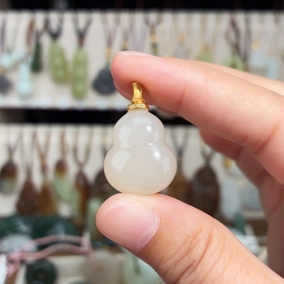 和田玉未镶嵌颈饰藕粉葫芦金镶嵌