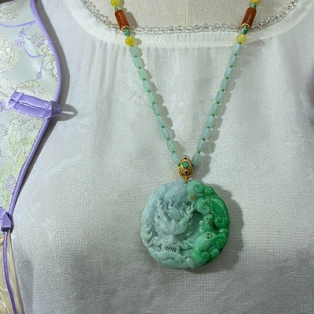 翡翠未镶嵌颈饰吊坠