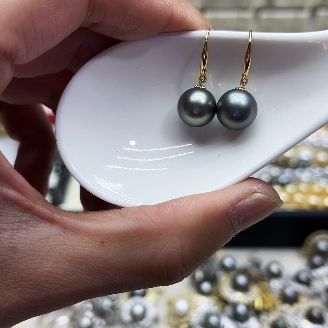 18K金镶嵌海水珍珠耳饰