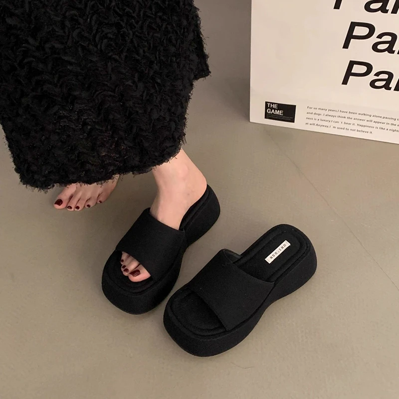 增高厚底凉拖鞋女夏季外穿2025新款孕妇时尚一字拖配裙子沙滩凉鞋