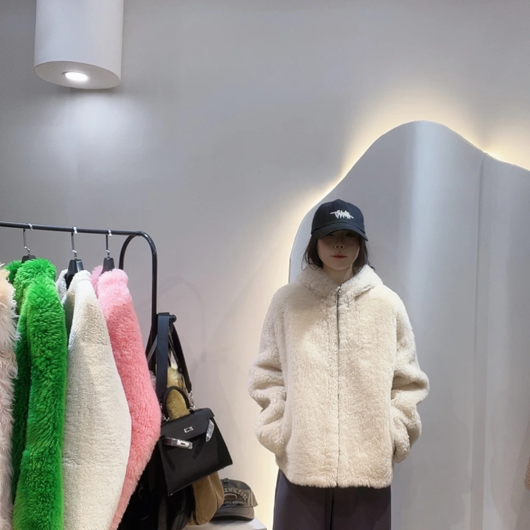 真皮皮毛一体外套 223-3356。130斤内