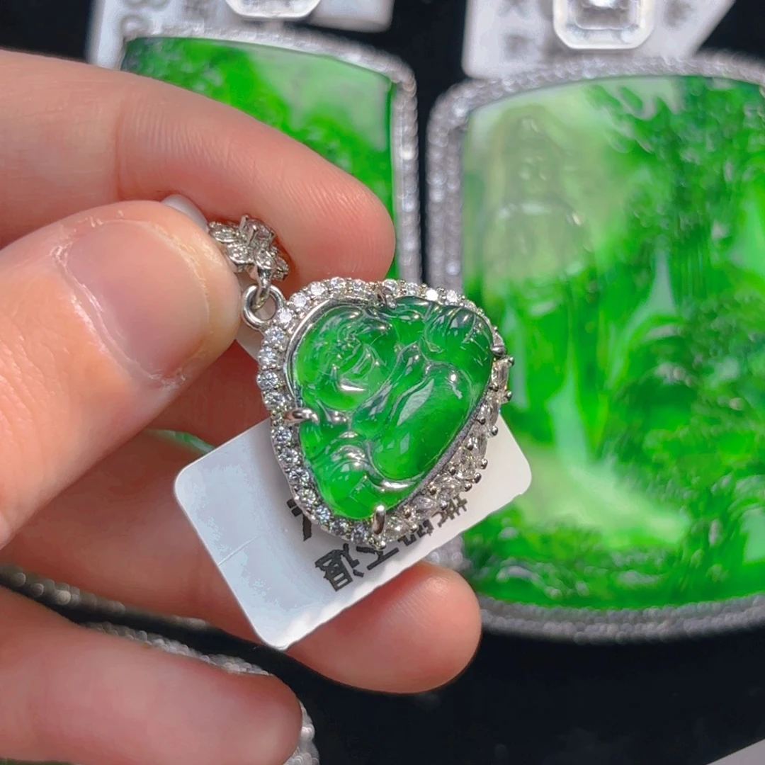 翡翠颈饰未镶嵌佛公