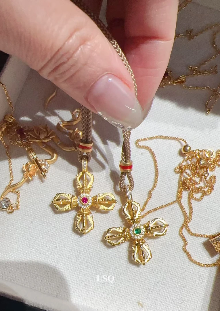 铜合金布艺项链 SQ思岐新中式-双面点锆红绿宝十字金刚杵项链5775