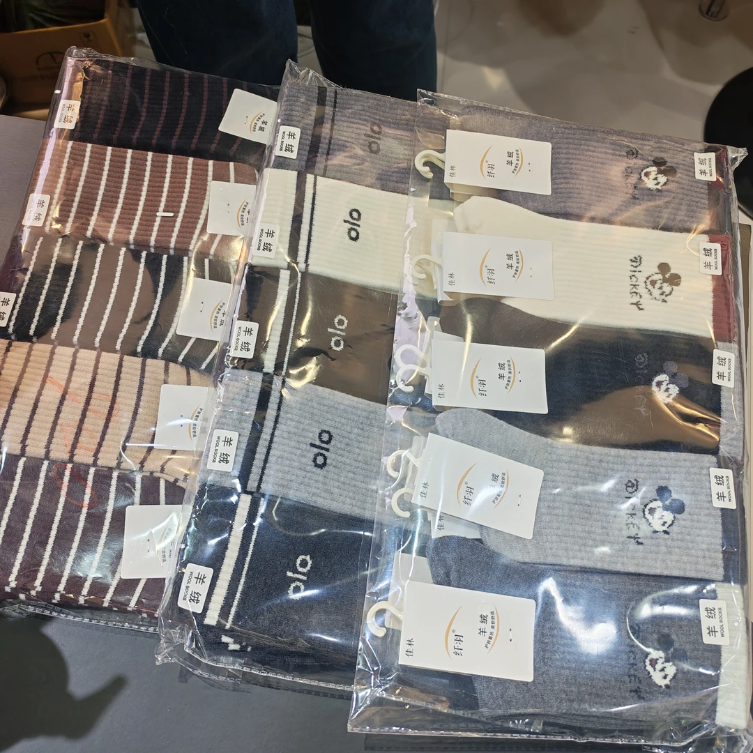 《5》秋冬季保暖羊绒厚袜子女中筒舒适亲肤抗寒居家甜美条纹长袜